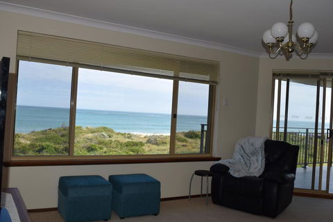 Watersun Beach House - Accommodation 4U 0