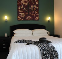 Whale Inn  Restaurant - Accommodation 4U