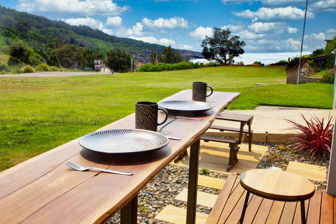 Whale Studio Apartment, 1a Ocean Street - Accommodation 4U 1
