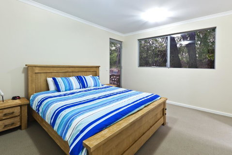 Whatmans Beach House - Accommodation 4U 2