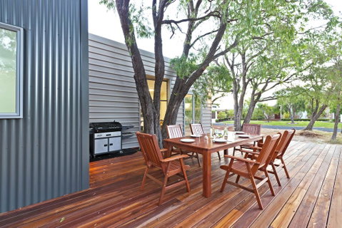 Whatmans Beach House - Accommodation 4U 1