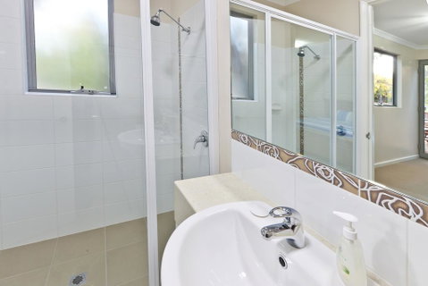 Whatmans Beach House - Accommodation 4U 3