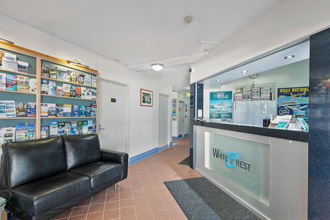 White Crest  Apartments - Accommodation 4U 3