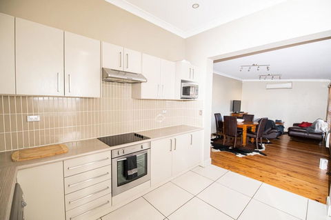 William Cottage Central Heritage Home - Accommodation 4U 1