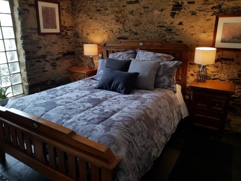 William Hunt's Retreat - Redwood Studio - Accommodation 4U 2