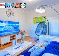 Wollongong station holiday house with Wi-Fi75 Inch TV NetflixParkingBeach - Accommodation 4U