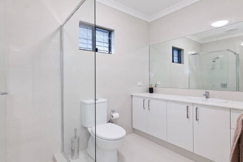 Woodlands - Home With A View - Accommodation 4U 2