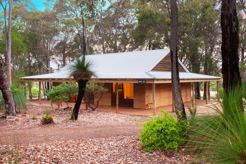 Woodstone Grass Tree Cottage - Accommodation 4U 0