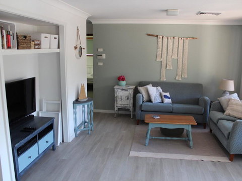 Wreck Beach Cottage @ Shoal Bay - Accommodation 4U 0