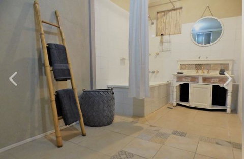 Yamba Hinterland Bush Retreat - Vintage Bus Stay - Accommodation 4U 3