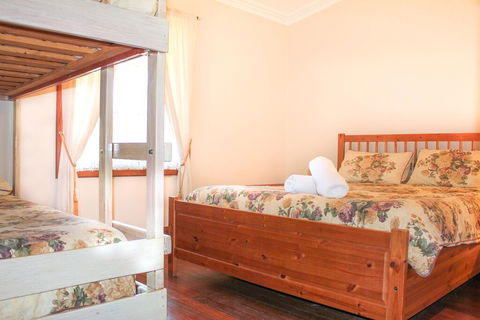 York Cottages And Burnley House - Accommodation 4U 2
