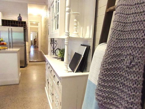 YSG The Edward Townhouses 155 And 157 - Steps To Town - Accommodation 4U 3