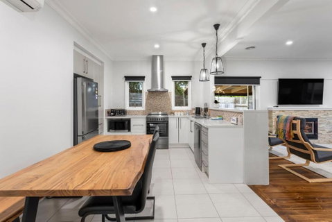 \'Muir House\' Laidback Family Living In Ballarat - Accommodation 4U 1