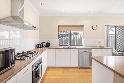 3b2b Bentley Home - Accommodation 4U 2