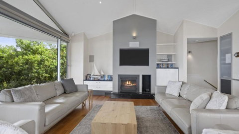 A Beachside Getaway - 8 - Accommodation 4U 1