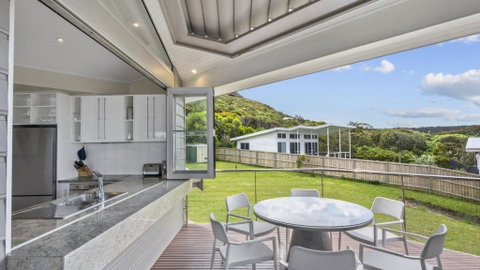 A Beachside Getaway - 8 - Accommodation 4U 4