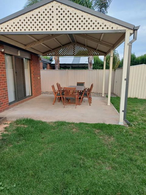 A Beautiful And Spacious Home - Accommodation 4U 2