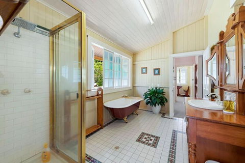 A Charming Queenslander - Accommodation 4U 3