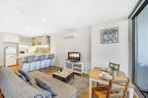 A Chic 2BR Apt Near Southern Cross City Views - Accommodation 4U 0