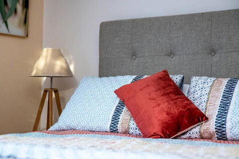 A Little Getaway - 17 Lawson St SWR - Accommodation 4U 3