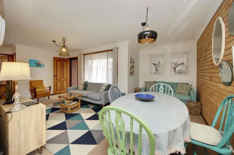 A Little Getaway - 17 Lawson St SWR - Accommodation 4U 4