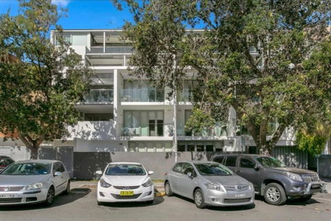 A Modern Two Bedroom Apartment! Quiet, Secure And 1 Minute Walk To Bondi Beach! - Accommodation 4U 1
