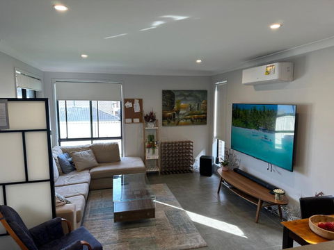 A Private Ensuite With AC And TV - Accommodation 4U 2