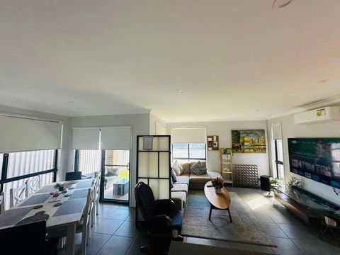 A Private Ensuite With AC And TV - Accommodation 4U 0