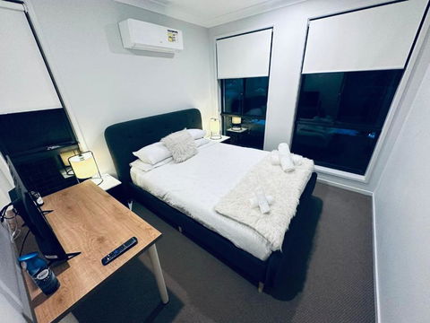 A Private Ensuite With AC And TV - Accommodation 4U 4