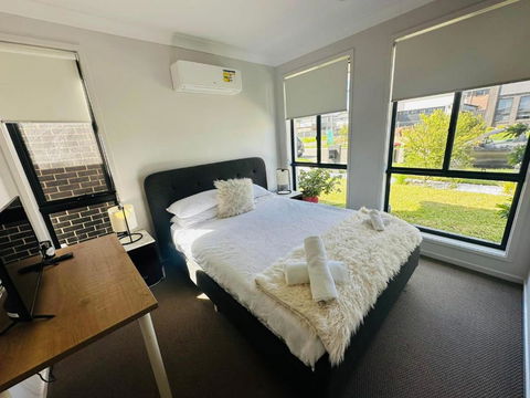 A Private Ensuite With AC And TV - Accommodation 4U 3