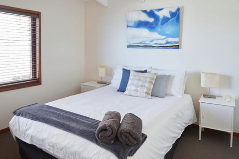 A Stones Throw At Mollymook Beach - Accommodation 4U 4