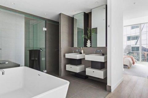 A Stylish 3BR Apt With Harbour Views FREE Parking - Accommodation 4U 2