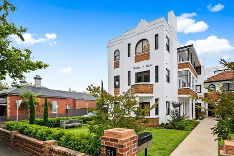 A1 Art Deco 2 Bedroom Apt Sleeps 5 Nimmo1 - Accommodation 4U 0