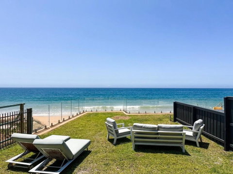 Absolute Beachfront Luxury In Narrabeen - Accommodation 4U 0