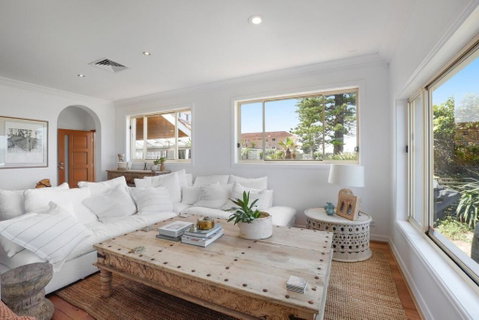 Absolute Beachfront Luxury In Narrabeen - Accommodation 4U 4