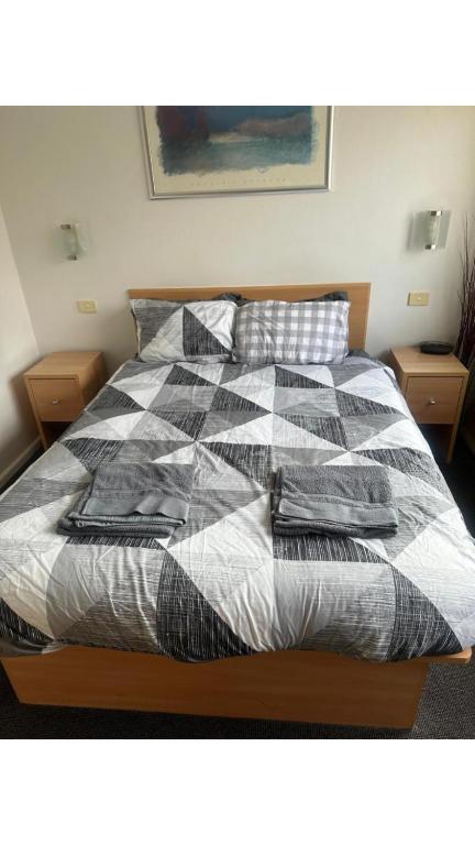 Acland Street Studio Apartment FREE PARKING - Accommodation 4U 0