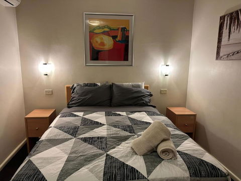 Acland Street Studio Apartment FREE PARKING - Accommodation 4U 2