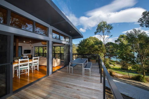 Adventure Bay Beach House - Accommodation 4U 0