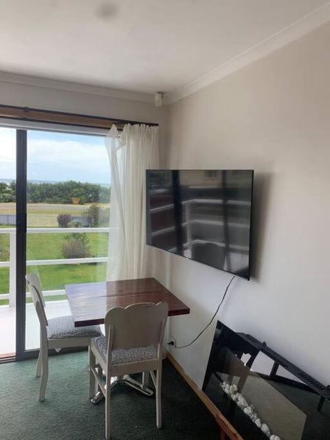 Al Mare - Mediterranean 4BR Retreat By The Sea - Accommodation 4U 3