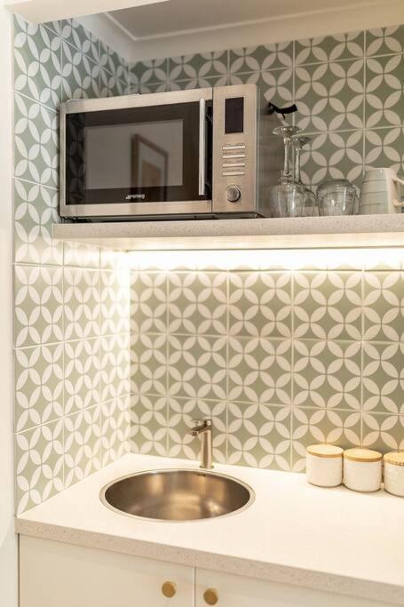 Alcorn Garden Studio Main House Attached-Dog Friendly 2 Mins Walk To Beach - Accommodation 4U 1