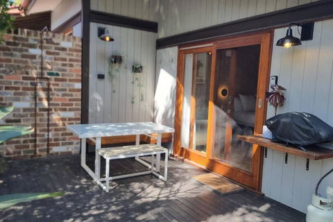 Alcorn Garden Studio Main House Attached-Dog Friendly 2 Mins Walk To Beach - Accommodation 4U 3