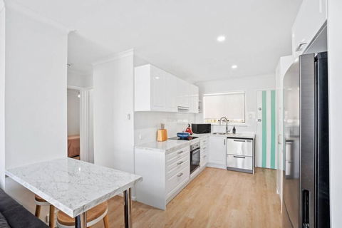 Alfred Street - Hosted By Burleigh Letting - Accommodation 4U 3