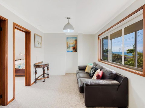 Allawah Beach House - 29 Dalmeny Drive, Kianga - Accommodation 4U 4