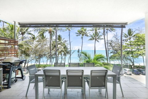 Amaroo - Luxury Apartment Overlooking The Coral Sea - Accommodation 4U 0