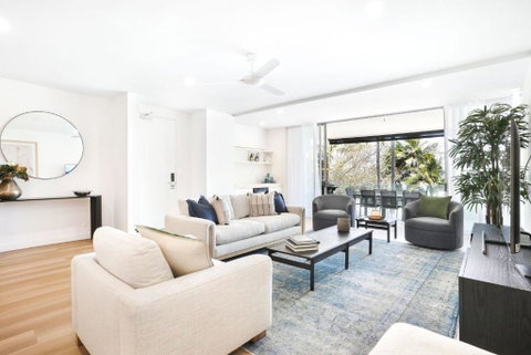 Amaroo - Luxury Apartment Overlooking The Coral Sea - Accommodation 4U 4