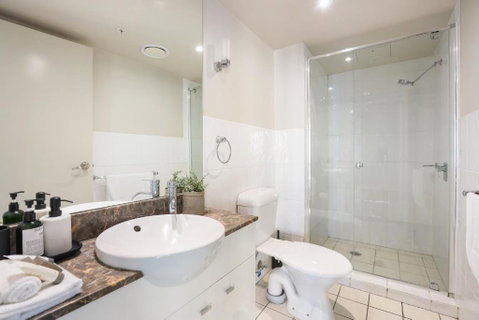 Amazing Chevron Heart Of Surfers Apartment - Accommodation 4U 2