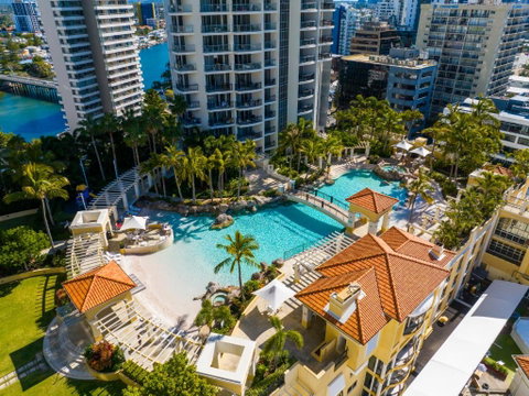 Amazing Chevron Heart Of Surfers Apartment - Accommodation 4U 0
