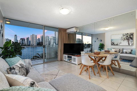 Amazing Water Views Surfers Paradise - Accommodation 4U 2