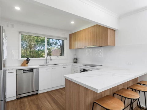 Amelia - Moments To The Bay - Accommodation 4U 3