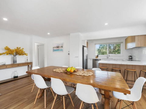 Amelia - Moments To The Bay - Accommodation 4U 2